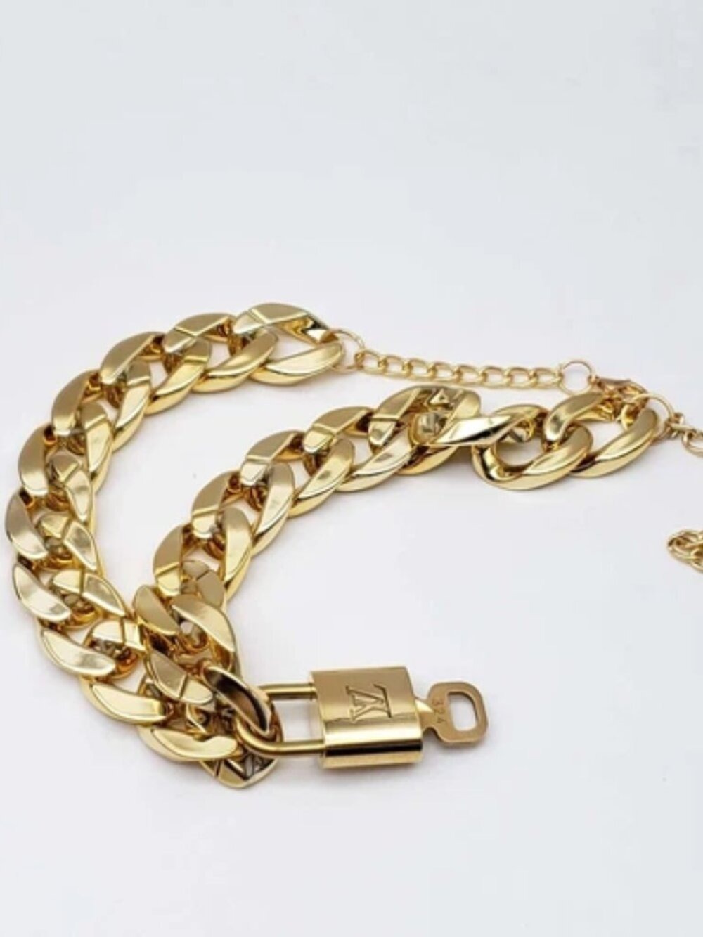 Gold-Plated Necklace with Authentic Louis Vuitton Padlock - Picture 5 of 10